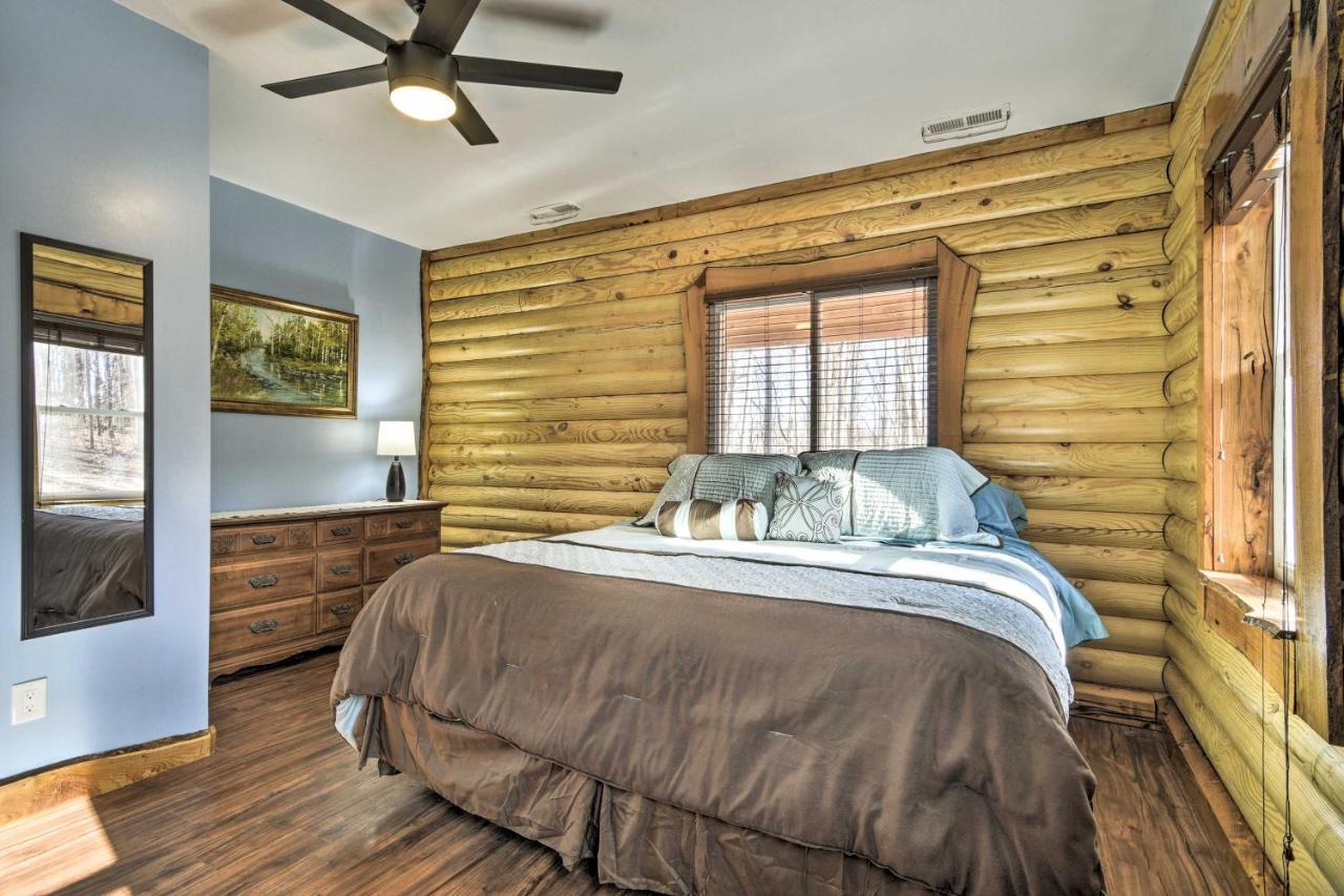 Stylish Creekside Cabin With Fire Pit Near Wineries Pittsville Esterno foto