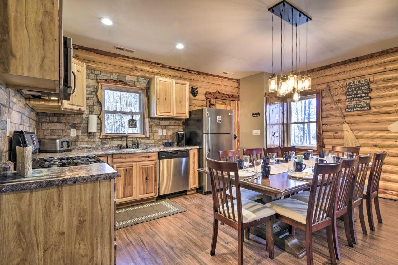 Stylish Creekside Cabin With Fire Pit Near Wineries Pittsville Esterno foto