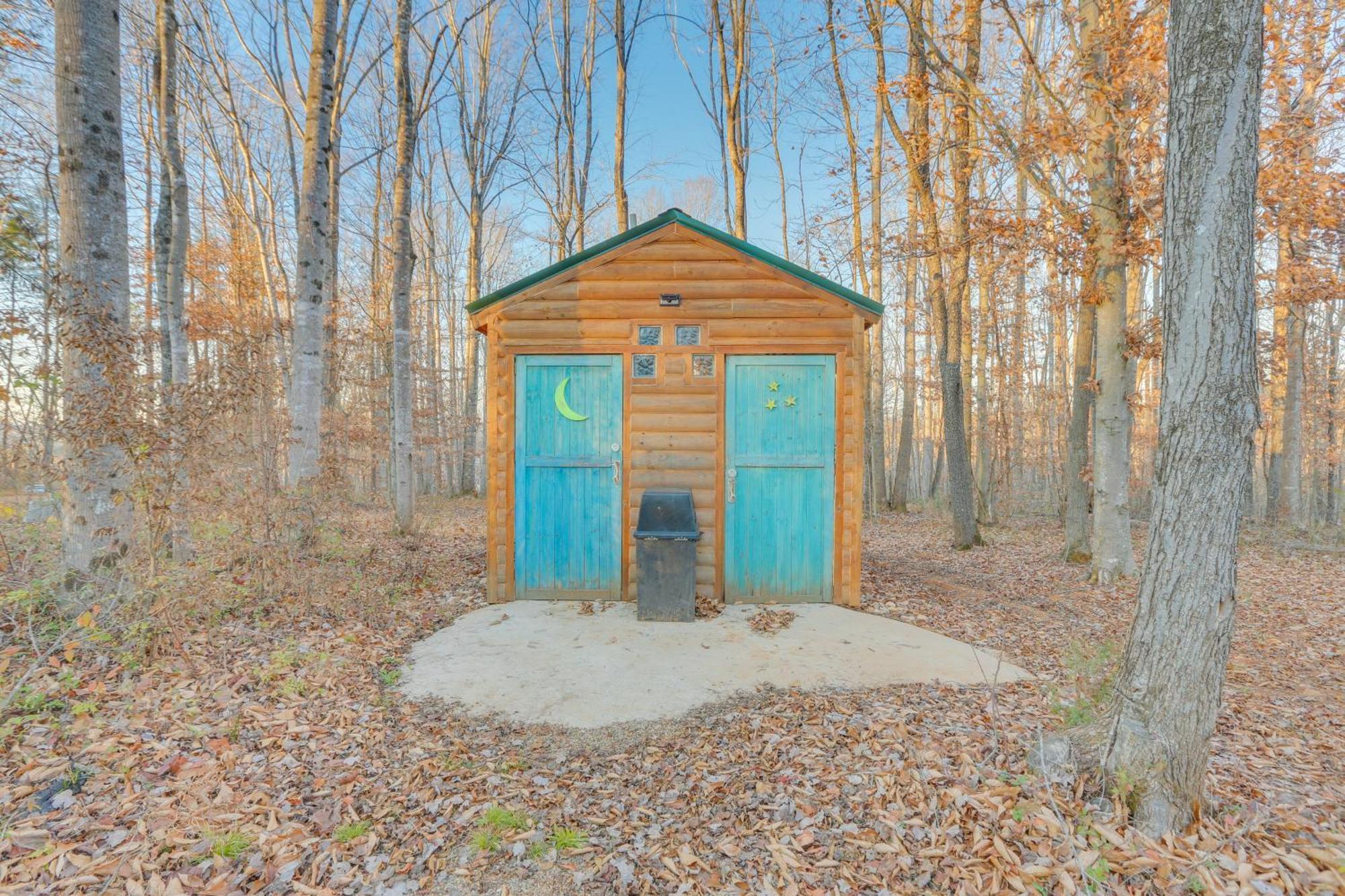 Stylish Creekside Cabin With Fire Pit Near Wineries Pittsville Esterno foto